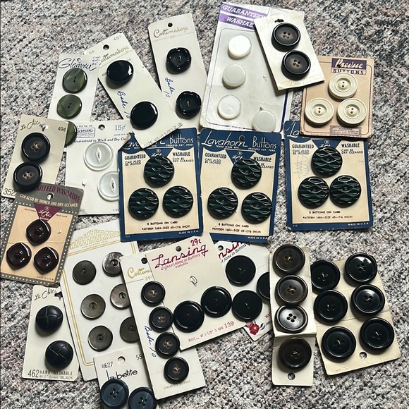 Vintage large buttons - Picture 1 of 6